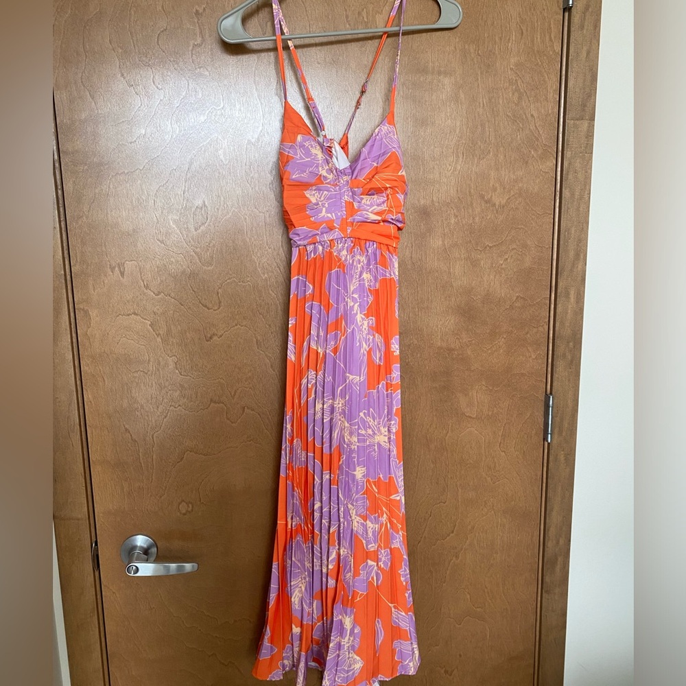 Cute floral midi dress!